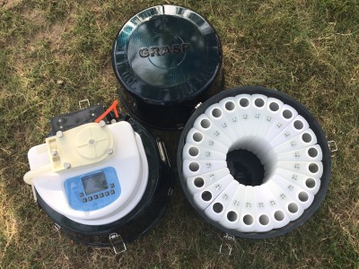 How does an automatic water sampler achieve automatic sampling
