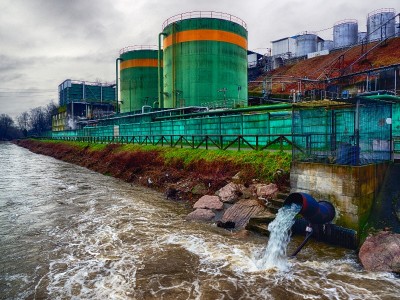 What issues should be noted when sampling wastewater